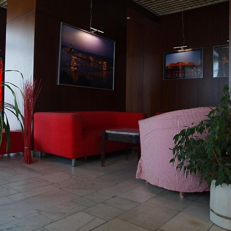 Young Center Budapeşte Dış mekan fotoğraf