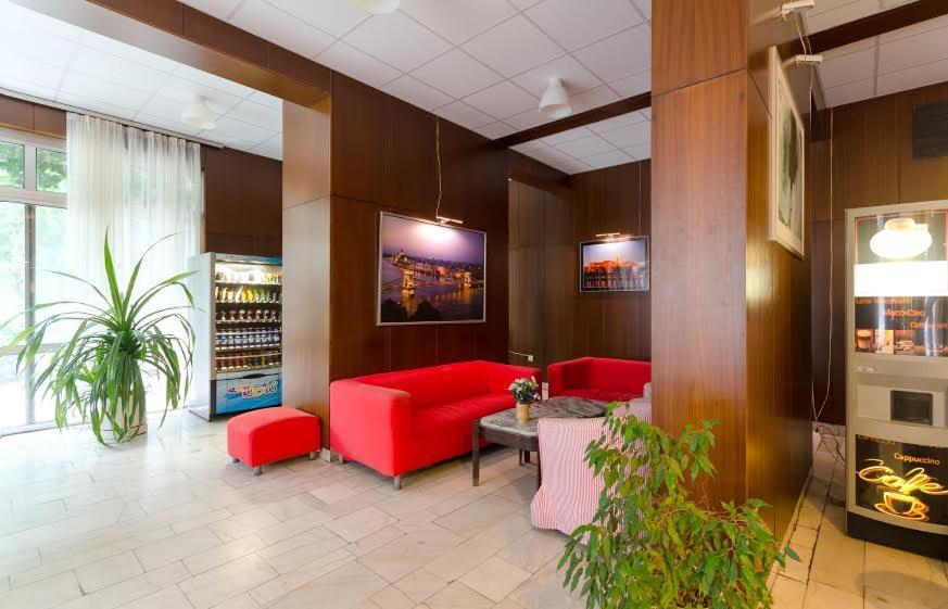 Young Center Budapeşte Dış mekan fotoğraf