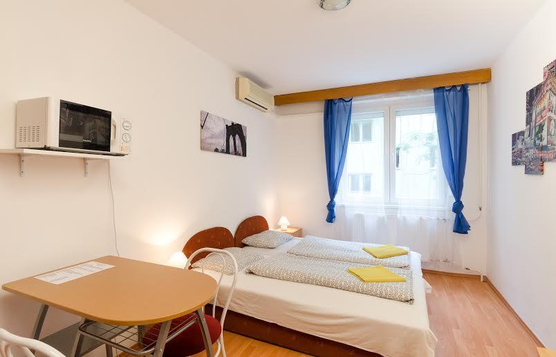 Young Center Budapeşte Dış mekan fotoğraf
