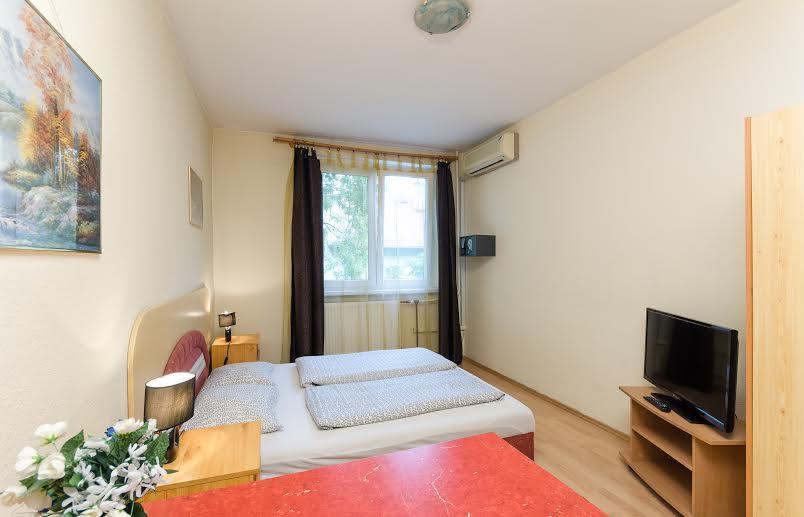 Young Center Budapeşte Dış mekan fotoğraf