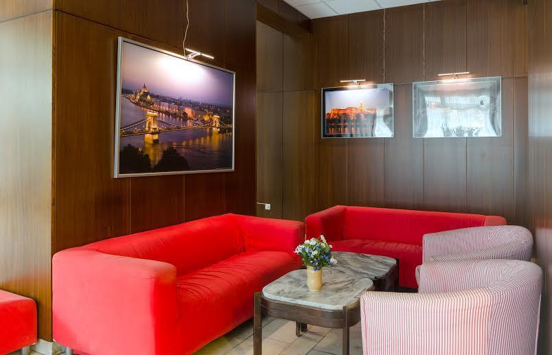 Young Center Budapeşte Dış mekan fotoğraf