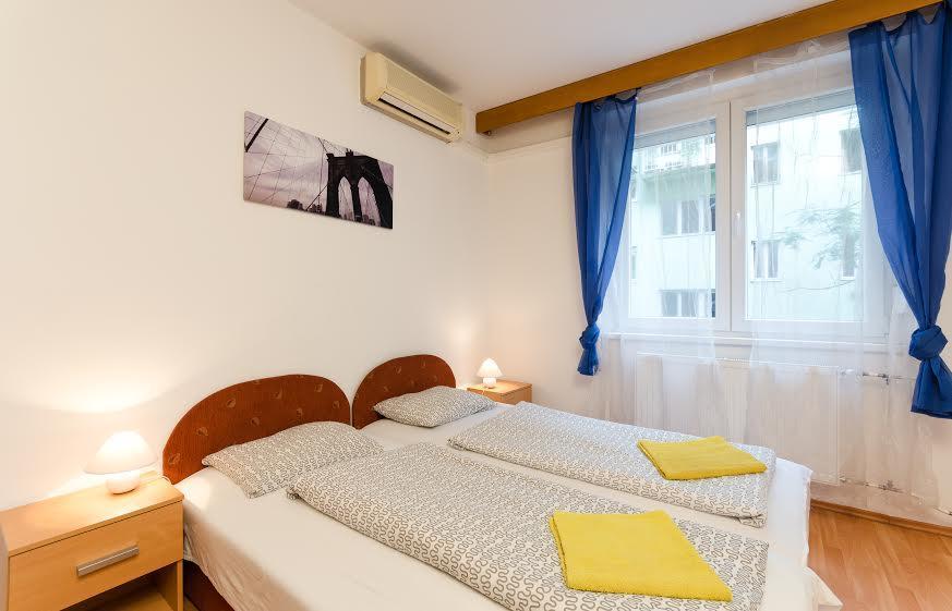 Young Center Budapeşte Dış mekan fotoğraf